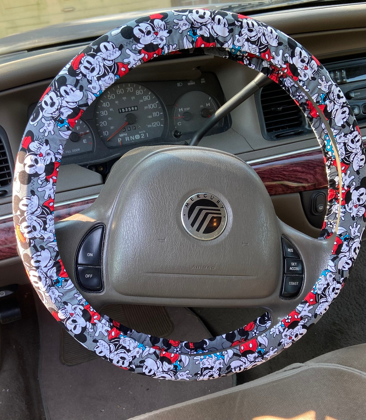 MM Steering Wheel Cover MM And Minnie Loving Pattern Driving Wheel Cover White Gray